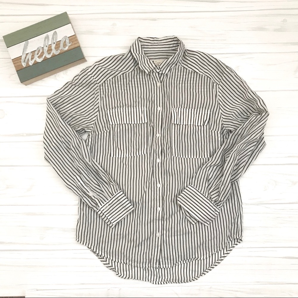 💕3 for $20!💕 A new day Pinstripe Shirt